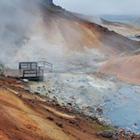 Turen mod lufthavnen på Reykjanes-halvøen byder på flere muligheder - bl.a. Krysuvik geotermiske område.