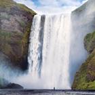 Skogafoss-vandfaldet - et storslået vandfald i det sydlige Island som kan møder på sin kør-selv ferie og rejse til Island med ISLANDSREJSER