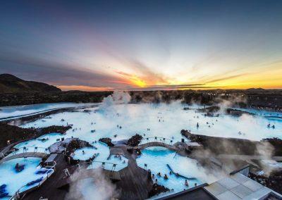 Blue Lagoon set fra oven på kør-selv ferie bilferie og grupperejser i Island med ISLANDSREJSER