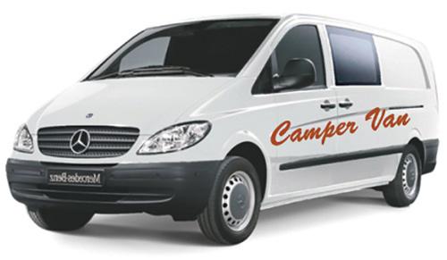 Camping i naturen i Island med en auto-camper van.