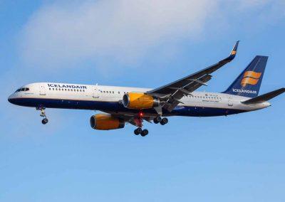 Icelandair lander i keflavik. Velkommen til Island.