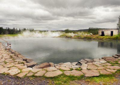 Den geotermiske badesø Secret Lagoon ved Flúdir