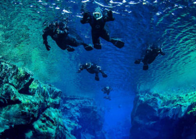 Snorkle ved Thingvellir og Silfra i Island på kør-selv ferie og bilferie med ISLANDSREJSER