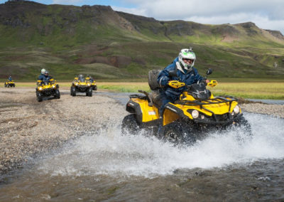 ATV-action ikke langt fra Reykjavik på kør-selv ferie og bilferie med ISLANDSREJSER