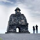 Ifølge den rige islandske folklore, passer trolden Bardur på folket ved Arnarstarpi.