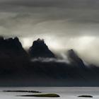 Når I nærmer jer Østfjordene måder I nogle dramatiske bjerge der ligner noget taget ud af "Ringenes Herre" - ofte med lave skyer og lys ned igennem.