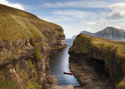 Den smukke naturhavn på Færøerne. Oplev den smukke natur med Færøernerejser - en del af Islandsrejser.