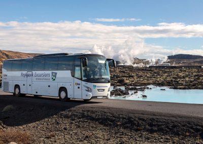 Flybus via Blue Lagoon på kør-selv ferie bilferie og grupperejser med ISLANDSREJSER