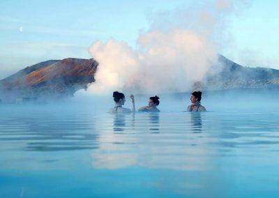 Flybus via Blue Lagoon på kør-selv ferie bilferie og grupperejser med ISLANDSREJSER