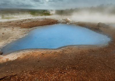 Geotermisk pool ved Geysir området på kør-selv ferie bilferie og grupperejser i Island med ISLANDSREJSER