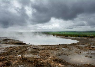 Geysir området er fyldt med geotermiske pools varme kilder på kør-selv ferie bilferie og grupperejser i Island med ISLANDSREJSER