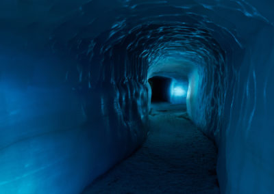 Into the glacier - Ind i gletsjeren i Island på kør-selv ferie og bilferie med ISLANDSREJSER