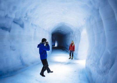 Into the glacier / Ind i gletsjeren i Island på kør-selv ferie og bilferie med ISLANDSREJSER