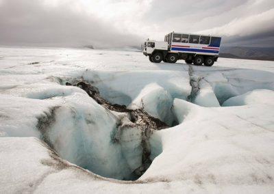Into the glacier - Ind i gletsjeren i Island på kør-selv ferie og bilferie med ISLANDSREJSER