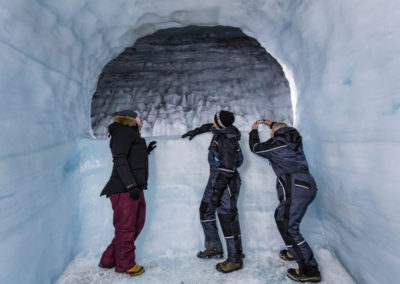 Into the glacier - Ind i gletsjeren i Island på kør-selv ferie og bilferie med ISLANDSREJSER