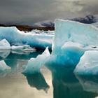 Jökulsárlón er en sanseoplevelse for livet med isbjergene fra den kælvende Vatnajökull-gletsjer.