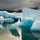 Jökulsárlón gjetsjerlagune hvor Vatnajökull i en uendelighed kælver isbjerge, til fryd for øje og sjæl.