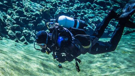 Dykning eller snorkling i Island - bl.a. ved Silfra / Thingvellir. 