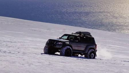 Super-Jeep på Eyjafjallajökull - gletsjeren med askeskyen i 2010