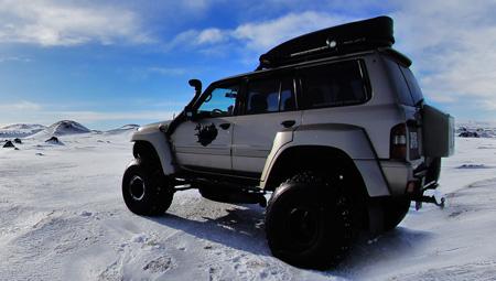 Super Jeep i den berømte Gyldne Cirkel i Island