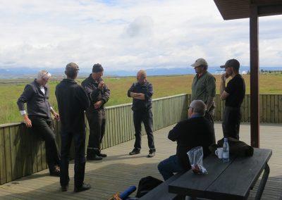 Laksefiskeri i Island med ISLANDSREJSER - "Strategimøde" på verandaen