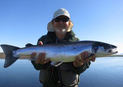 Laksefiskeri i Island med ISLANDSREJSER - Torben med en blank!