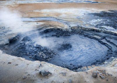 Kogende mudderhul ved det geotermiske Námaskard