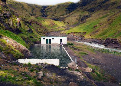 Den geotermiske pool Sejlavallalaug ved sydkysten