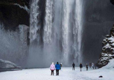 Skogafoss-vandfaldet i Island om vinteren