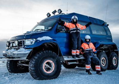 Snescooter på Eyjafjallajökull-gletsjeren i Island på kør-selv ferie og bilferie med ISLANDSREJSER