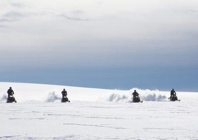 Snescooter på Langjökull-gletsjeren i Island