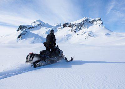 Snescooter på Langjökull-gletsjeren i Island