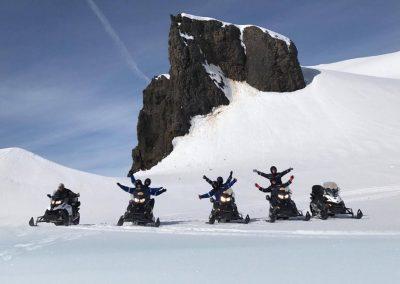 Snescooter på Vatnajökull-gletsjeren i Island på kør-selv ferie og bilferie med ISLANDSREJSER