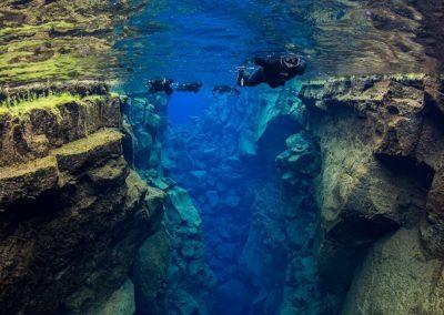 Snorkle ved Thingvellir og Silfra i Island på kør-selv ferie og bilferie med ISLANDSREJSER