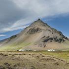 Stapafell - det farverige bjerg ved Arnarstarpi på Snæfellsnes-halvøen.