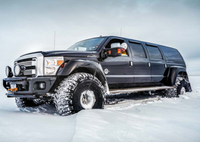 Super Jeep på Eyjafjallajökull i Island på kør-selv ferie og bilferie med ISLANDSREJSER