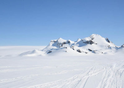 Super Jeep på Eyjafjallajökull i Island på kør-selv ferie og bilferie med ISLANDSREJSER