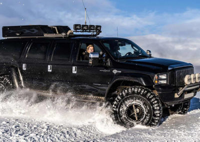 Super Jeep på Eyjafjallajökull i Island på kør-selv ferie og bilferie med ISLANDSREJSER