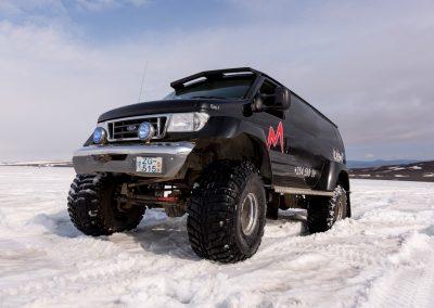 Super Jeep på Langjökull-gletsjeren i Island