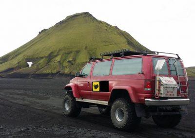 Dagtur i Super Jeep til vilde Thorsmörk i Island på kør-selv ferie og bilferie med ISLANDSREJSER