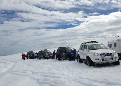 Super Jeep på Vatnajökull-gletsjeren i Island på kør-selv ferie og bilferie med ISLANDSREJSER