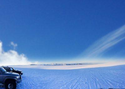 Super Jeep på Vatnajökull-gletsjeren i Island på kør-selv ferie og bilferie med ISLANDSREJSER