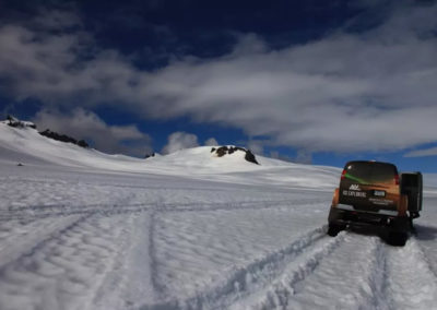 Super Jeep på Vatnajökull-gletsjeren i Island på kør-selv ferie og bilferie med ISLANDSREJSER