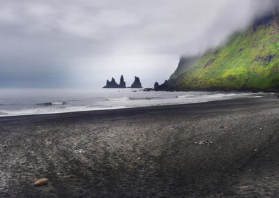 Udsigt til Reynisfjara med den sorte stand