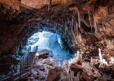 Underworld caving og grotter i Island - vinter - på kør-selv ferie og bilferie med ISLANDSREJSER