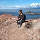 Betragt verden fra toppen af vulkanen Eldfell på Vestmannaøerne. Indånd den friske luft og lad dig forføre af den storslåede islandske natur.