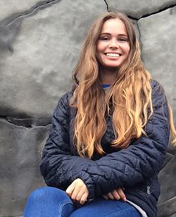 Mia Viberg fra Islandsrejser hjælper dig med at arrangere din rejse til Island.