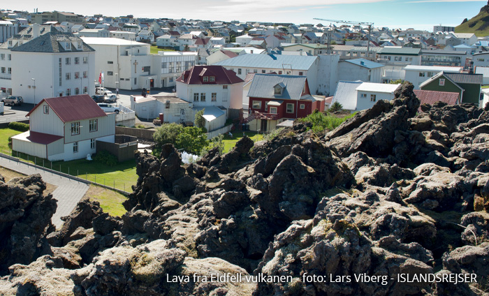 Vulkanerne i Island . lava fra Vestmanaøerne tæt ved byen