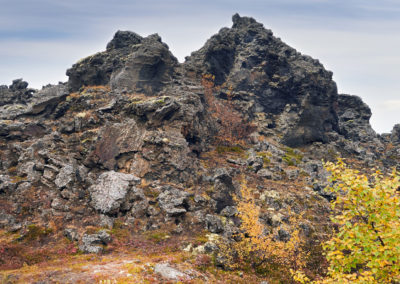 Dimmuborgir ved Myvatn på kør-selv ferie bilferie og grupperejser i Island med ISLANDSREJSER