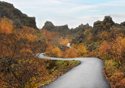 Dimmuborgir ved Myvatn på kør-selv ferie bilferie og grupperejser i Island med ISLANDSREJSER